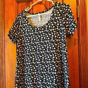 LuLaroe T-shirt medium
